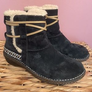 UGG Cove Boot in Black Suede